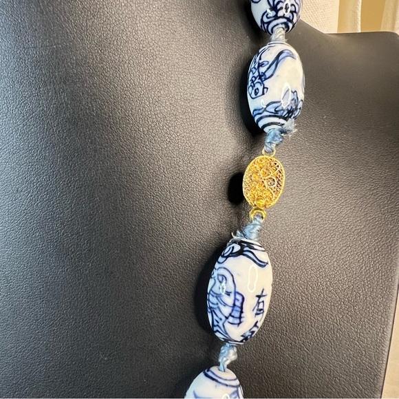 Vintage Blue & White Porcelain Bead Chinese Import Necklace w/ Fish Design - Picture 6 of 6